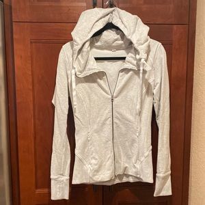 Lululemon Women’s Zip-up lined sweatshirt Size 6